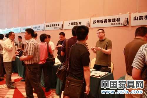 眾多家具廠商與家具賣場代表交流 眾多家具廠商與家具賣場代表交流