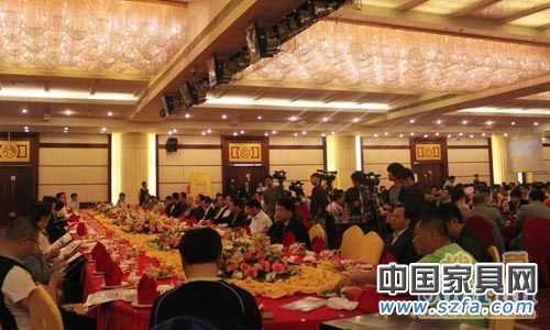 家居、建材行業的500余位廠家、經銷商代表現場參加招商推介會