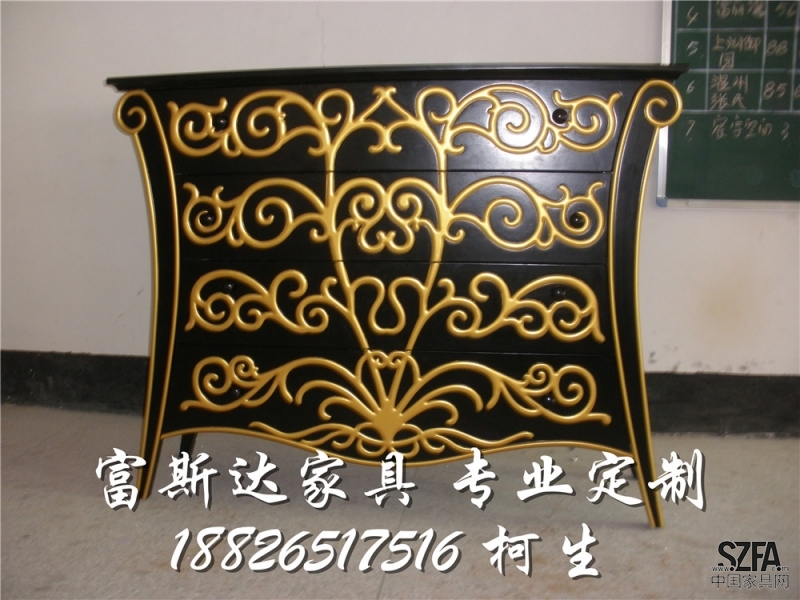 訂制金色線條邊柜富斯達(dá)家具專(zhuān)業(yè)訂制邊幾、茶幾、角幾、邊柜、端柜等