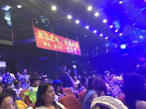 “炒米”最愛(ài)！顧家家居功能沙發(fā)“能量艙”亮相鄧超粉絲見(jiàn)面會(huì)